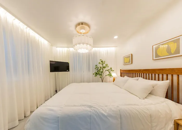 Apartment 신규할인, Free Luggage Storage, Gangnam, Yeoksam, Near Gangnam Station, Gangnam Plastic Surgery Clinics, Garosu-gil, Apgujeong Rodeo Street, Coex Mall, Gangnam Wedding Venues, Airport Bus Access Seoul