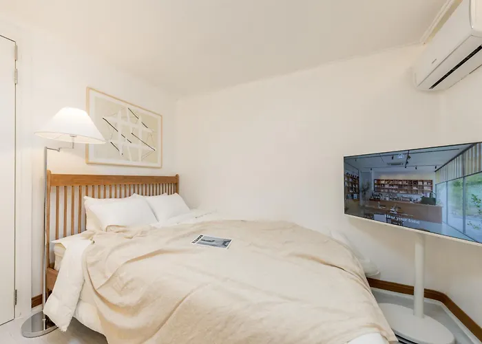 Apartment 신규할인, Free Luggage Storage, Gangnam, Yeoksam, Near Gangnam Station, Gangnam Plastic Surgery Clinics, Garosu-gil, Apgujeong Rodeo Street, Coex Mall, Gangnam Wedding Venues, Airport Bus Access