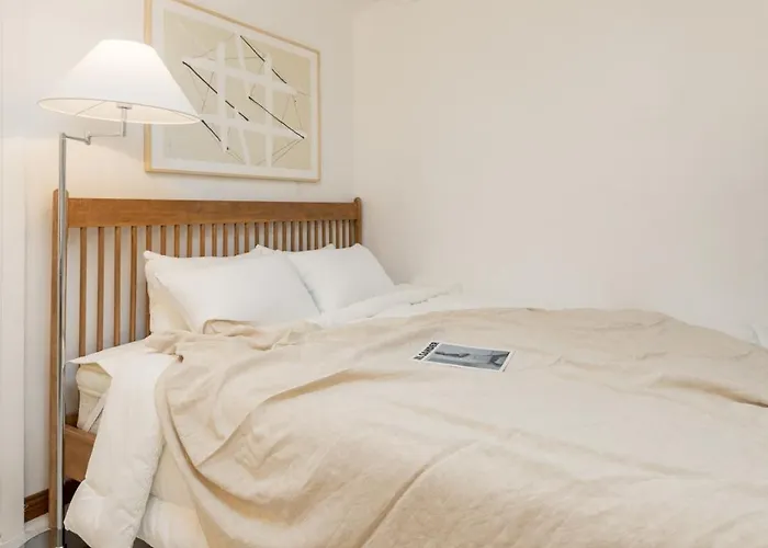 Apartment 신규할인, Free Luggage Storage, Gangnam, Yeoksam, Near Gangnam Station, Gangnam Plastic Surgery Clinics, Garosu-gil, Apgujeong Rodeo Street, Coex Mall, Gangnam Wedding Venues, Airport Bus Access