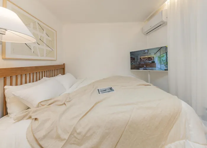 신규할인, Free Luggage Storage, Gangnam, Yeoksam, Near Gangnam Station, Gangnam Plastic Surgery Clinics, Garosu-gil, Apgujeong Rodeo Street, Coex Mall, Gangnam Wedding Venues, Airport Bus Access Apartment Seoul