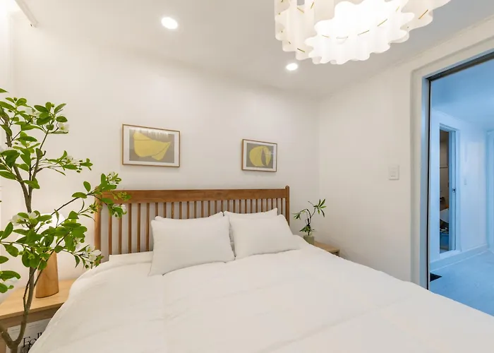 Apartment 신규할인, Free Luggage Storage, Gangnam, Yeoksam, Near Gangnam Station, Gangnam Plastic Surgery Clinics, Garosu-gil, Apgujeong Rodeo Street, Coex Mall, Gangnam Wedding Venues, Airport Bus Access