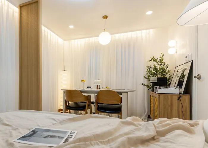 신규할인, Free Luggage Storage, Gangnam, Yeoksam, Near Gangnam Station, Gangnam Plastic Surgery Clinics, Garosu-gil, Apgujeong Rodeo Street, Coex Mall, Gangnam Wedding Venues, Airport Bus Access Apartment Seoul