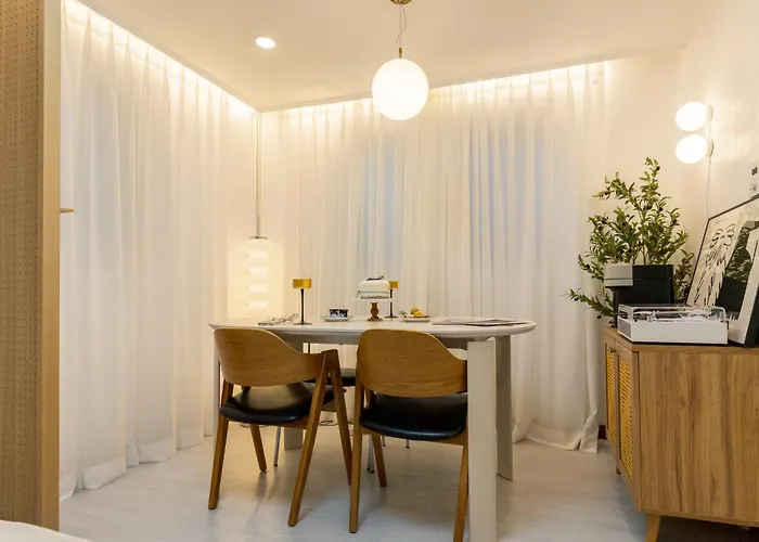 신규할인, Free Luggage Storage, Gangnam, Yeoksam, Near Gangnam Station, Gangnam Plastic Surgery Clinics, Garosu-gil, Apgujeong Rodeo Street, Coex Mall, Gangnam Wedding Venues, Airport Bus Access Apartment Seoul