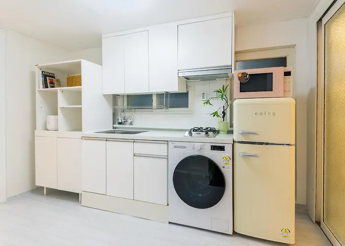 신규할인, Free Luggage Storage, Gangnam, Yeoksam, Near Gangnam Station, Gangnam Plastic Surgery Clinics, Garosu-gil, Apgujeong Rodeo Street, Coex Mall, Gangnam Wedding Venues, Airport Bus Access