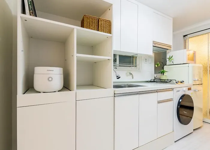 신규할인, Free Luggage Storage, Gangnam, Yeoksam, Near Gangnam Station, Gangnam Plastic Surgery Clinics, Garosu-gil, Apgujeong Rodeo Street, Coex Mall, Gangnam Wedding Venues, Airport Bus Access Apartment Seoul