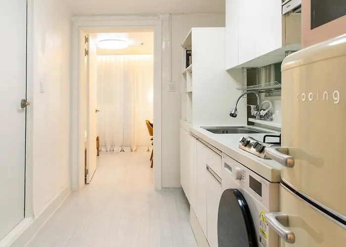 신규할인, Free Luggage Storage, Gangnam, Yeoksam, Near Gangnam Station, Gangnam Plastic Surgery Clinics, Garosu-gil, Apgujeong Rodeo Street, Coex Mall, Gangnam Wedding Venues, Airport Bus Access Apartment Seoul