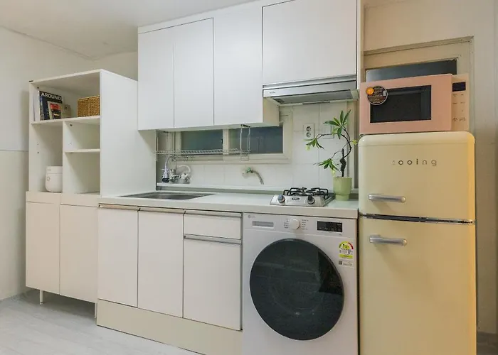 Apartment 신규할인, Free Luggage Storage, Gangnam, Yeoksam, Near Gangnam Station, Gangnam Plastic Surgery Clinics, Garosu-gil, Apgujeong Rodeo Street, Coex Mall, Gangnam Wedding Venues, Airport Bus Access Seoul