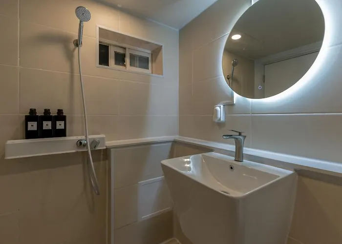 Apartment 신규할인, Free Luggage Storage, Gangnam, Yeoksam, Near Gangnam Station, Gangnam Plastic Surgery Clinics, Garosu-gil, Apgujeong Rodeo Street, Coex Mall, Gangnam Wedding Venues, Airport Bus Access