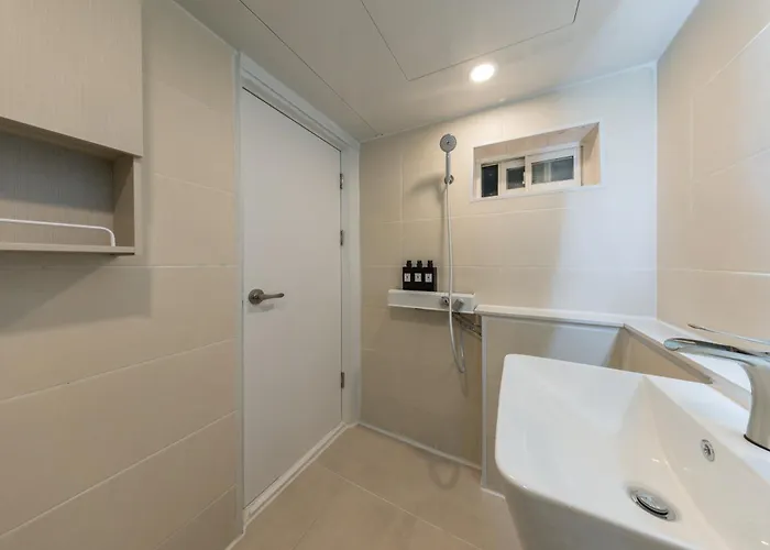 Apartment 신규할인, Free Luggage Storage, Gangnam, Yeoksam, Near Gangnam Station, Gangnam Plastic Surgery Clinics, Garosu-gil, Apgujeong Rodeo Street, Coex Mall, Gangnam Wedding Venues, Airport Bus Access Seoul