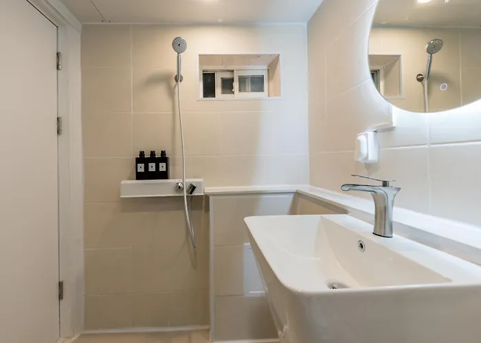 Apartment 신규할인, Free Luggage Storage, Gangnam, Yeoksam, Near Gangnam Station, Gangnam Plastic Surgery Clinics, Garosu-gil, Apgujeong Rodeo Street, Coex Mall, Gangnam Wedding Venues, Airport Bus Access