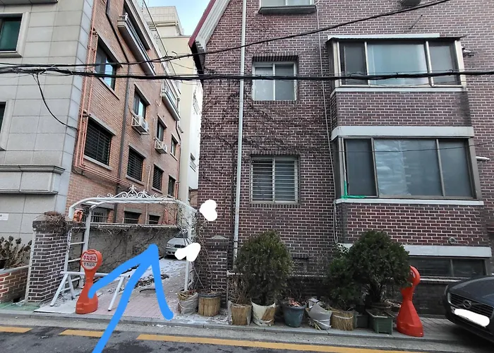 Apartment 신규할인, Free Luggage Storage, Gangnam, Yeoksam, Near Gangnam Station, Gangnam Plastic Surgery Clinics, Garosu-gil, Apgujeong Rodeo Street, Coex Mall, Gangnam Wedding Venues, Airport Bus Access Seoul